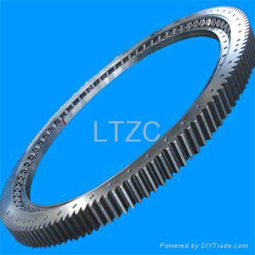 Crossed roller slewing bearing