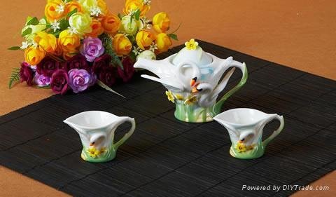 tableware sets, cups and plates to join