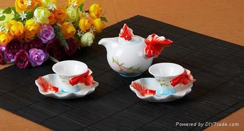 tableware sets, cups and plates to join 3