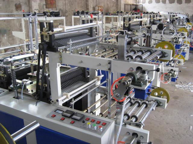  Four-Line Plastic Bag Making machine/sealing and cutting bag machine 2