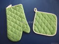 kitchen glove and pot holder 1