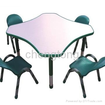 Kids' plastic table and chair 5