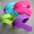 custom debossed silicone bracelets 1