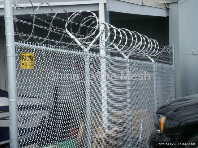 chain link fence top barbed wire  4