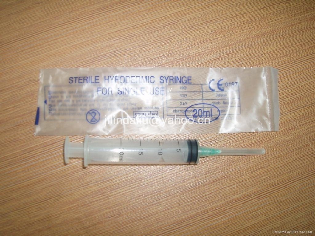 hypodermic syringes with needle
