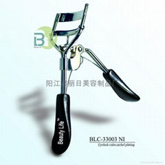 Eyelash curler