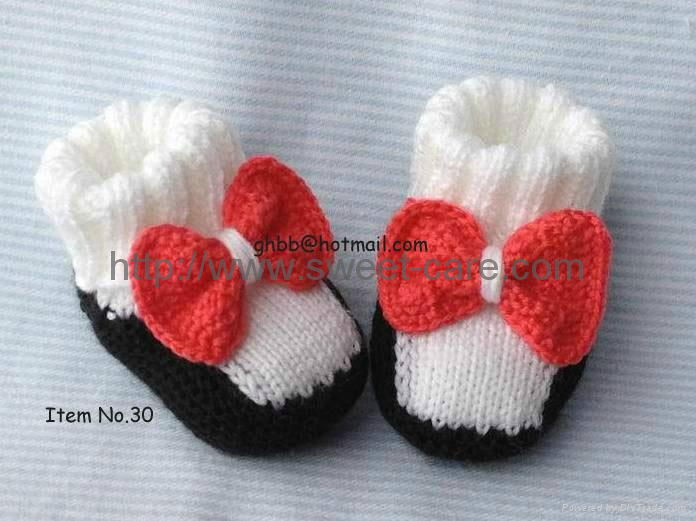 Handmade Hand Knit Baby Shoes Booties Flats with bow Motif 2