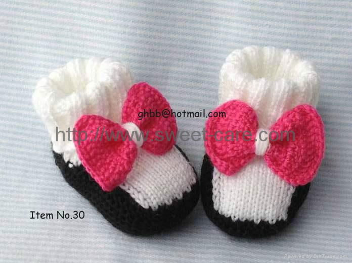 Handmade Hand Knit Baby Shoes Booties Flats with bow Motif 3
