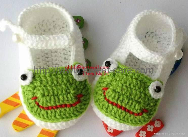 Handmade Hand Knit Crochet Baby Girl Shoes Booties Flats with Crochet frog 2