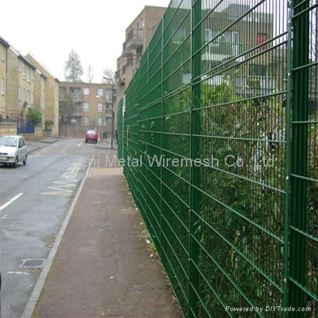 highway fence 3