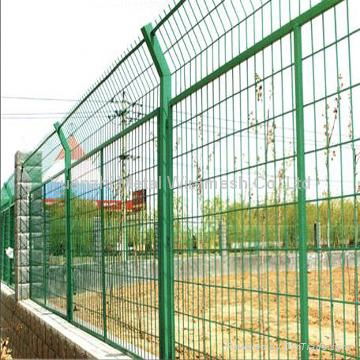 wire mesh fence