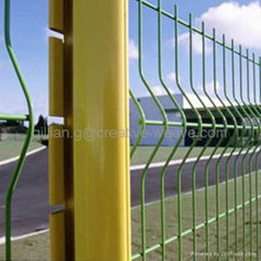 Welded wire mesh fence