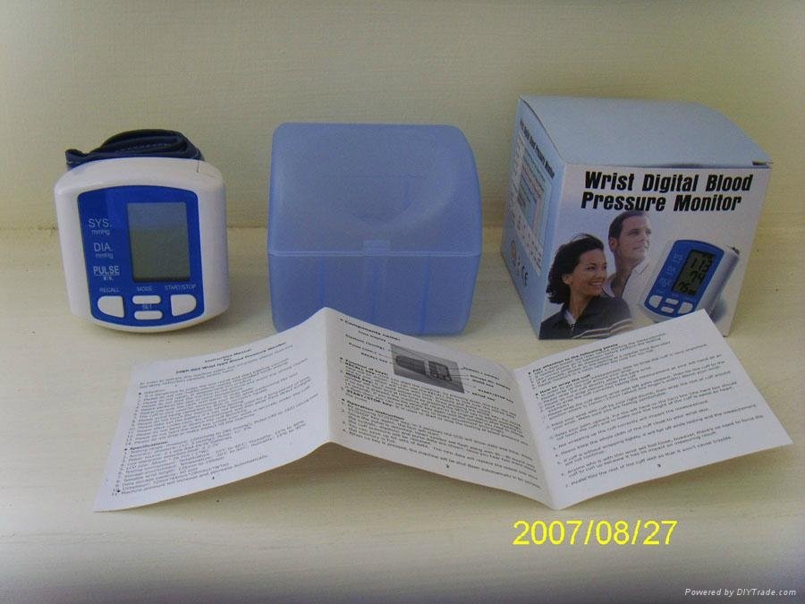 Digital wrist blood pressure monitor BP-002 2
