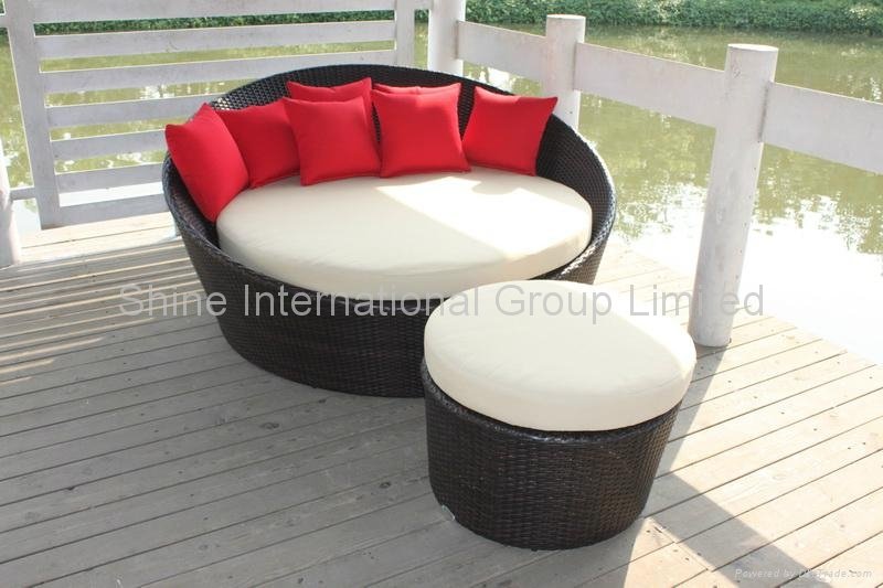 C195-A Sun Lounger & Round Daybed
