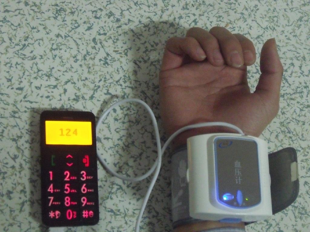 维康爱老年人血压计手机 3
