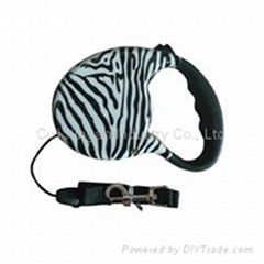 Auto retracting dog leash