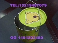 ! A bucket with a lid