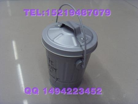 ! A bucket with a lid 4