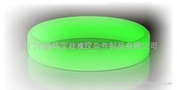 Glow in the dark silicone  wristbands  3