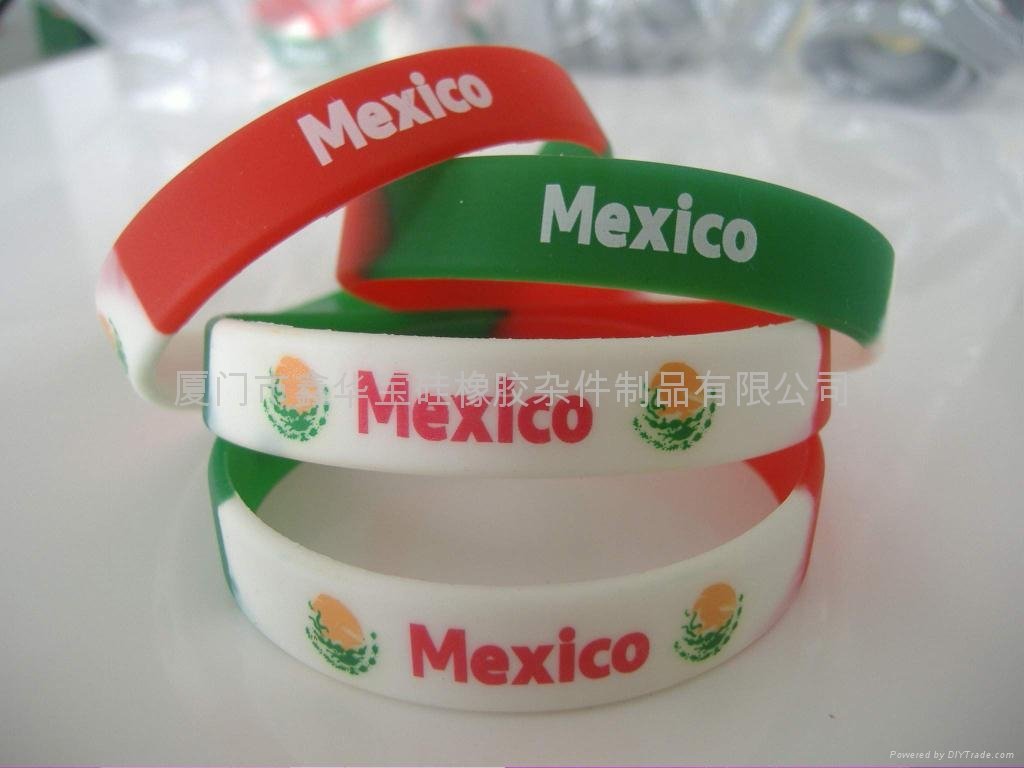 Glow in the dark silicone  wristbands  4