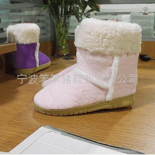 Indoor slippers, plush slippers