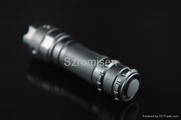 Romisen RC-A5 100 lumens XR-E CREE Q3 LED flashlight with clip 3