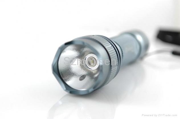 Romisen RC-B12 130 lumens 2-mode flashlight with 1*CREE Q3 LED and 2*3mm UV led 1
