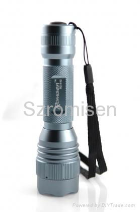 Romisen RC-B12 130 lumens 2-mode flashlight with 1*CREE Q3 LED and 2*3mm UV led 4