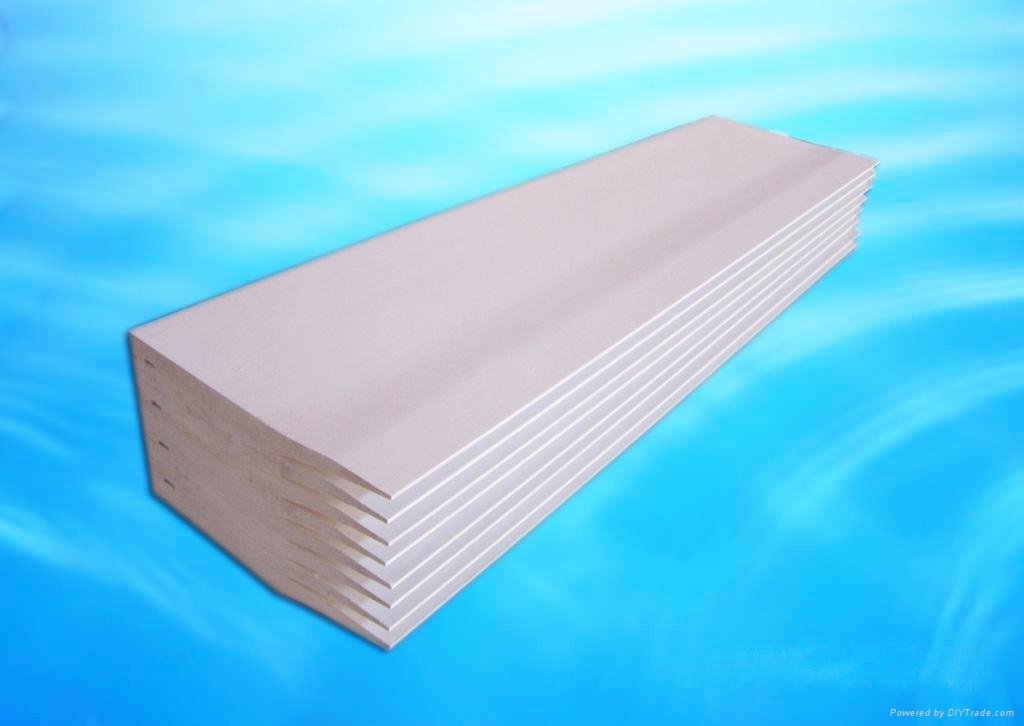 Aluminium silicate caster tip for cast-rolling aluminium