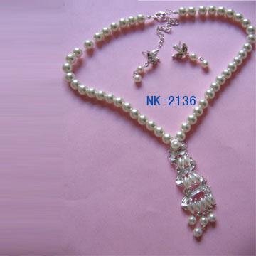 Pearl necklace 4