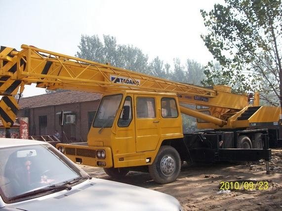 TL250E used Tadano 25ton hydraulic mobile truck cranes 2