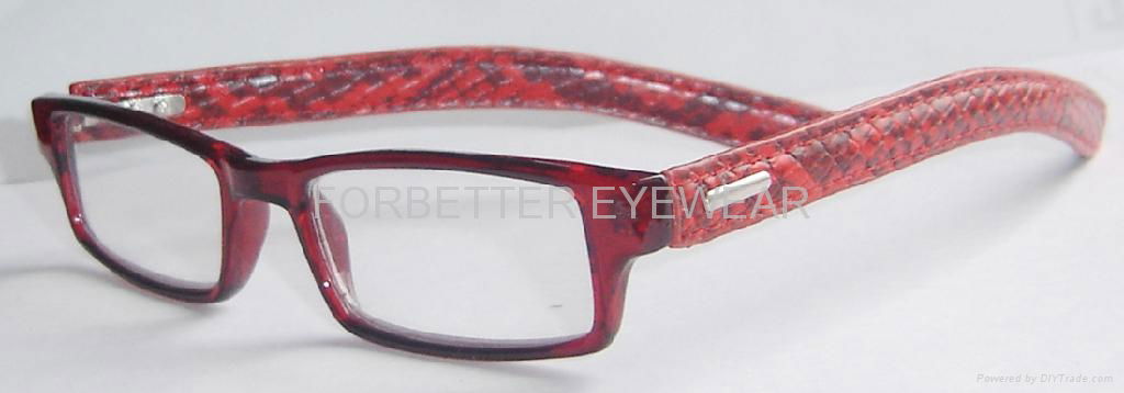 Reading eyeglasses with leatherette temple