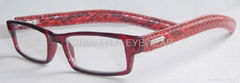 Reading eyeglasses with leatherette temple