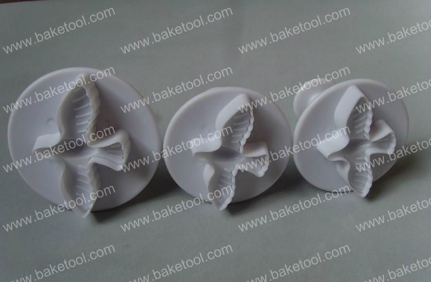 3pcs Plastic Dove Shape cake plunger cutters set