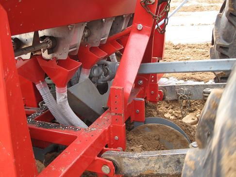 Potato seeder(drip type) 4