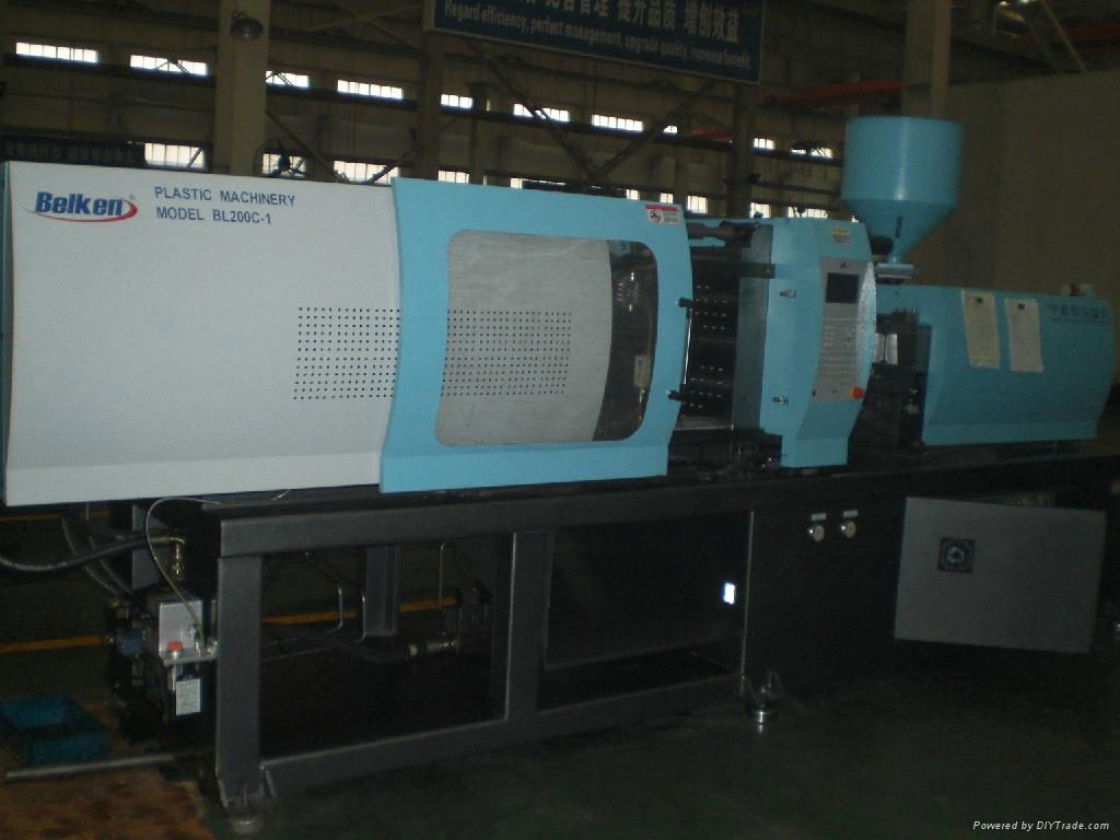 Plastic injection moulding machine 3