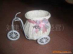 rattan three wheel decorate basket