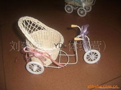 Three wheel decrate basket