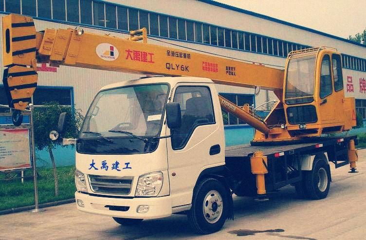 6 tons mini truck crane QLY6K 2