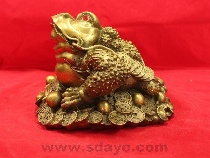 bring fortune toad carving frog