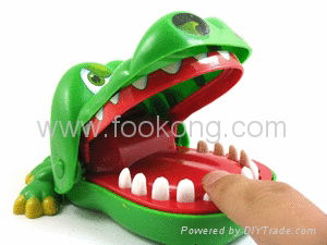 Funny Bite Finger Green Crocodile Prank Toy Cell Phone Strap