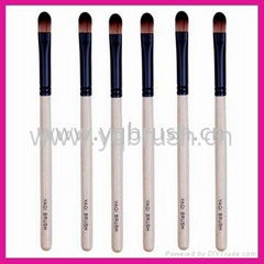 Eyeshadow brush