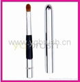 Retractable lip brush 4