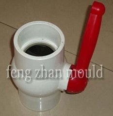 Plastic pipe fitting injection molding