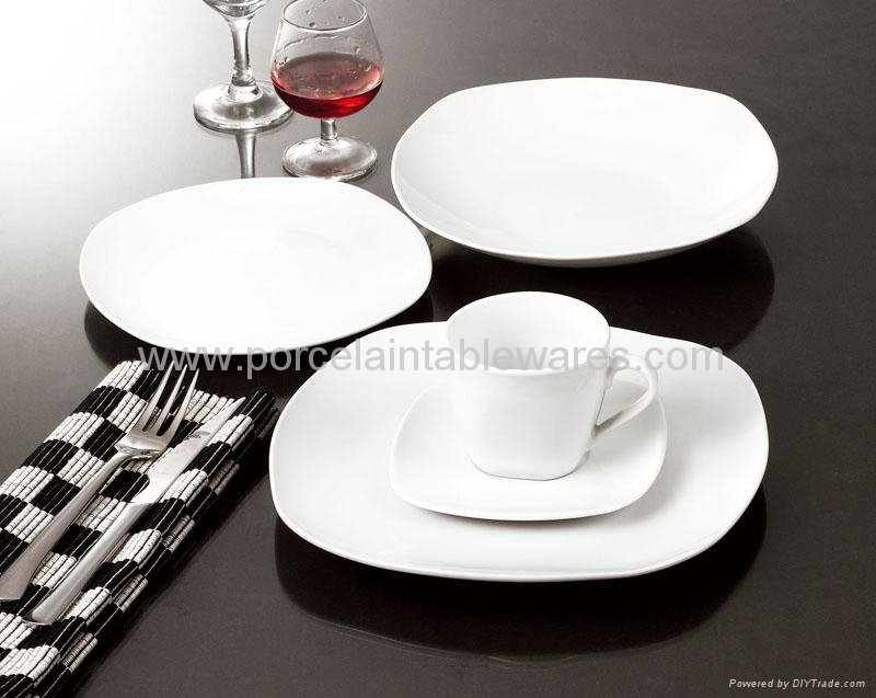 white porcelain dinner plate 
