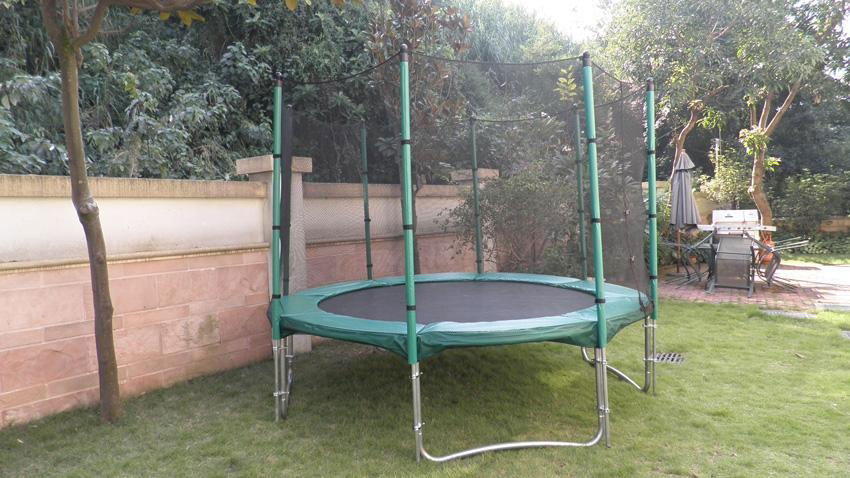 14FT trampoline with enclosure 2