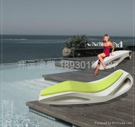 泳池塑料躺椅