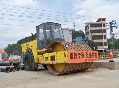 供應震動壓路機