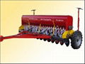 Traction type grain fertilization seeder