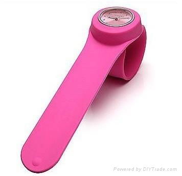 Silicone Slap Watch with High Waterproof Quartz